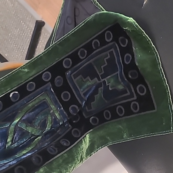 🎉 SALE 🎉 DANIER Scarf - Picture 3 of 5